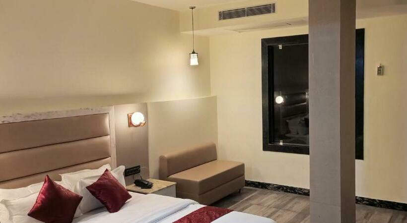 חדר דלוקס, The Jamun Tree