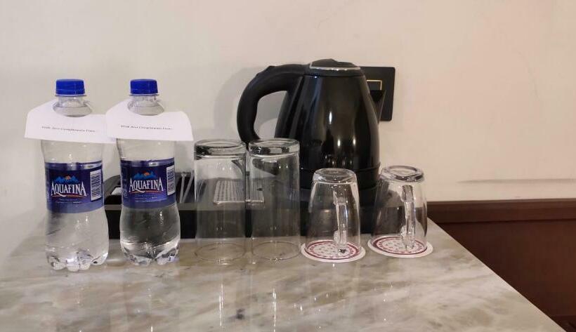 חדר דלוקס, The Jamun Tree