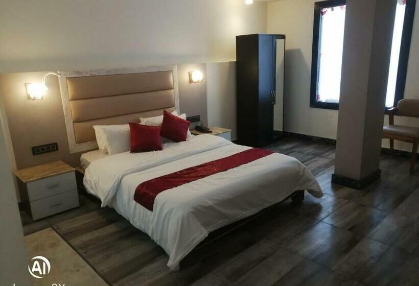 חדר דלוקס, The Jamun Tree