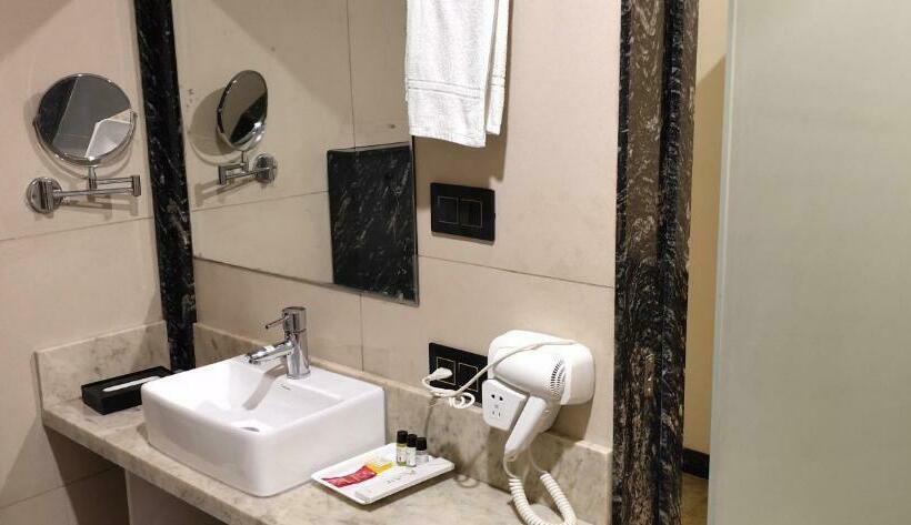 חדר דלוקס, The Jamun Tree