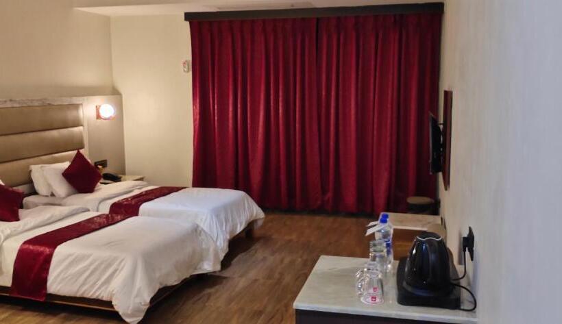 חדר דלוקס, The Jamun Tree