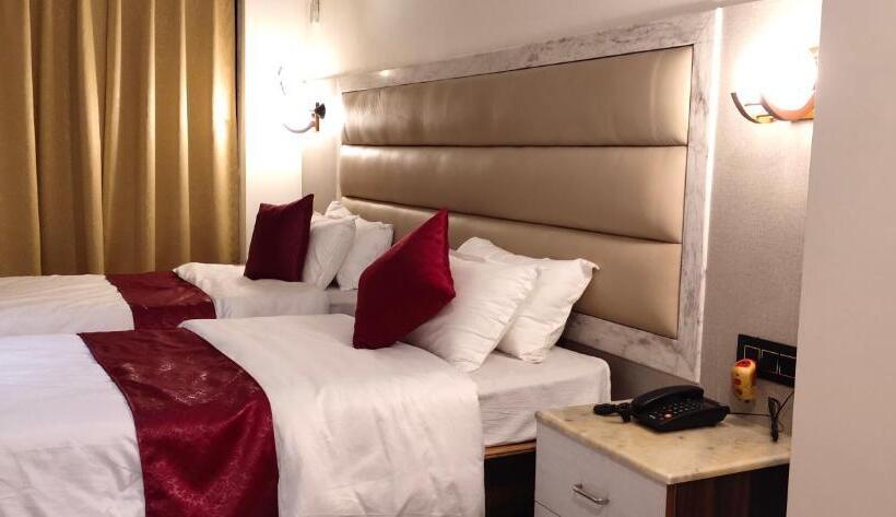 חדר דלוקס, The Jamun Tree