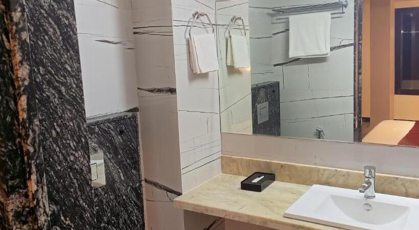 סוויטה משפחתית, The Jamun Tree