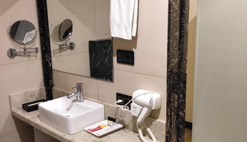 סוויטה משפחתית, The Jamun Tree