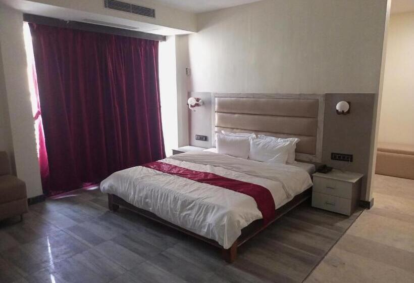 סוויטה משפחתית, The Jamun Tree