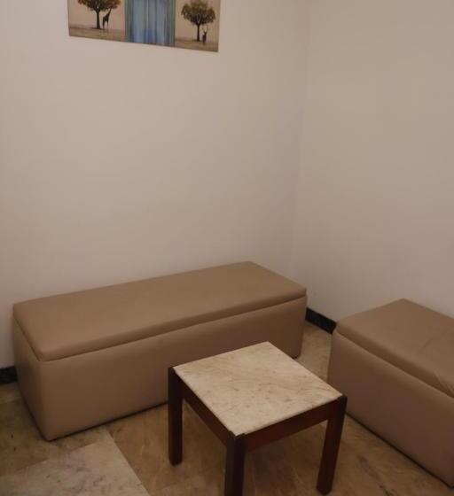 סוויטה משפחתית, The Jamun Tree