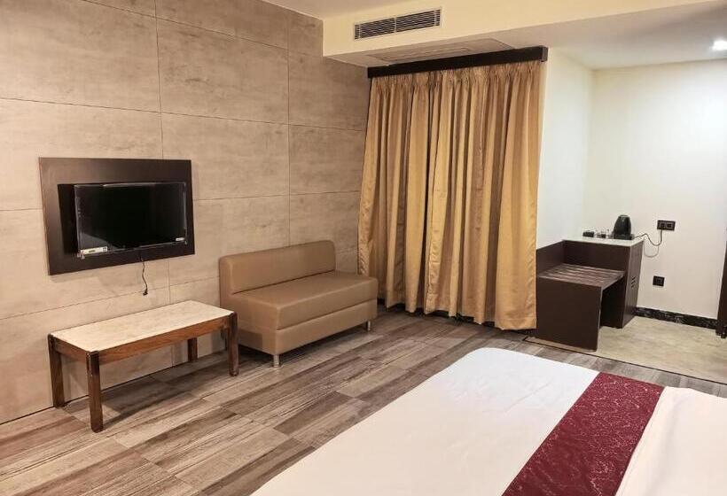 חדר דלוקס, The Jamun Tree