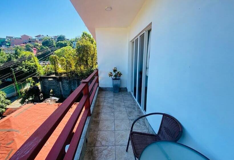 带观景的标准间, K&m