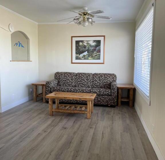 Дом 3 Спальни, Sacajawea Inn