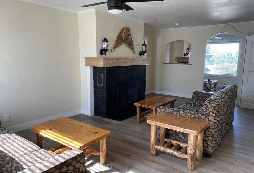 3间卧室的房子, Sacajawea Inn