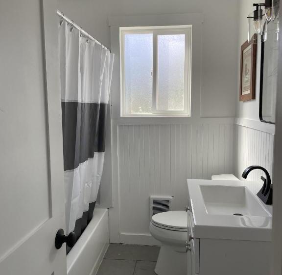 3间卧室的房子, Sacajawea Inn