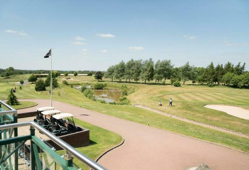 Номер Deluxe с Балконом, The Chase Golf & Country Club