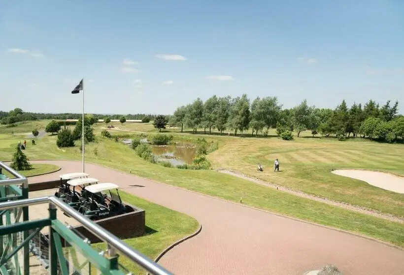 バルコニー付きデラックスルーム, The Chase Golf & Country Club