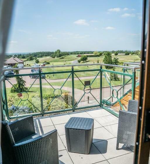 Номер Deluxe с Балконом, The Chase Golf & Country Club