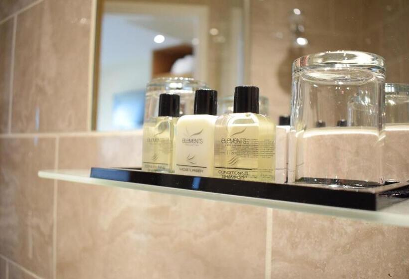 Номер Deluxe, The Chase Golf & Country Club