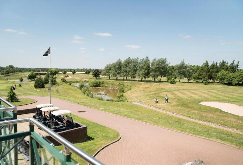 Полулюкс с Балконом, The Chase Golf & Country Club