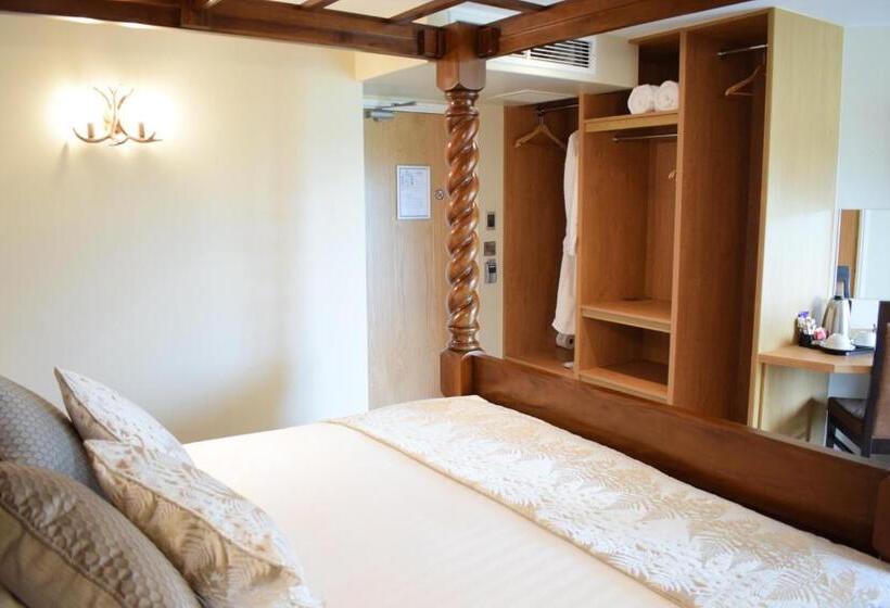 Полулюкс с Балконом, The Chase Golf & Country Club