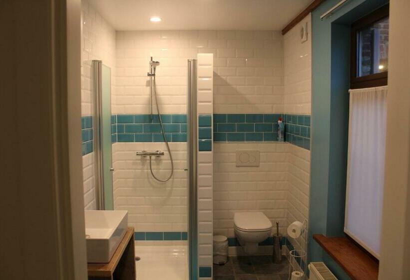 デラックススタジオ, Saffels Nest 33