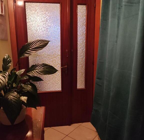 חדר סטנדרט לשלושה עם חדר אמבטיה משוף, Bed And Breakfast La Campanula