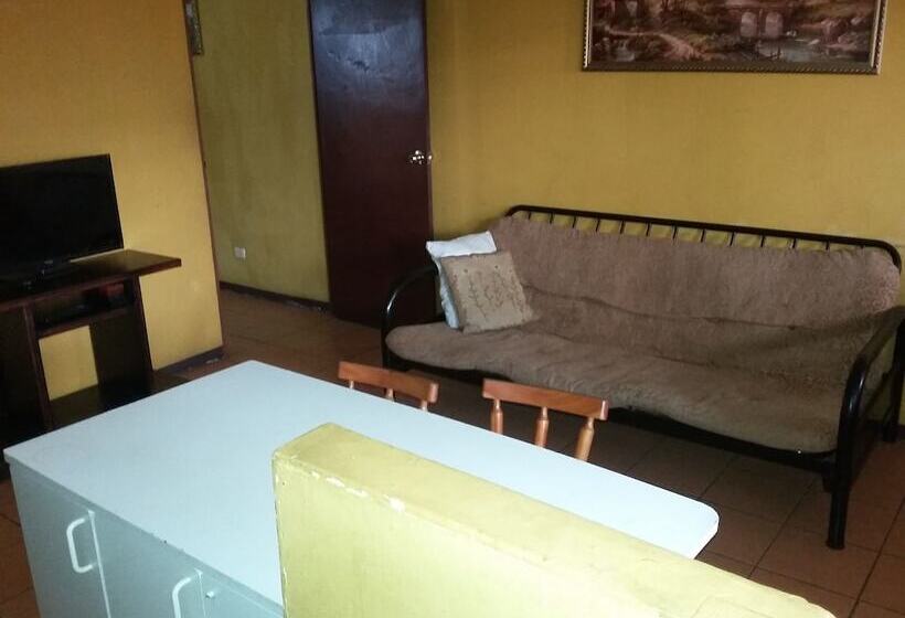 شقة غرفة واحدة, Cabinas Madeleine