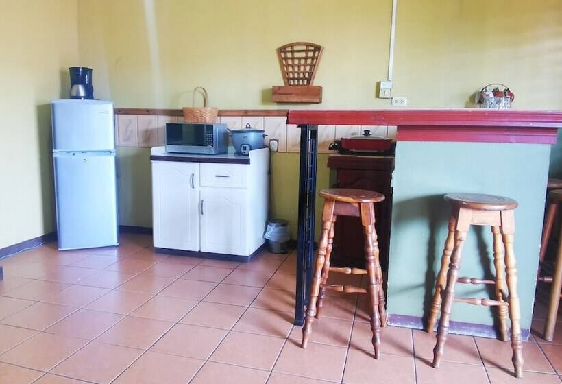 شقة غرفة واحدة, Cabinas Madeleine