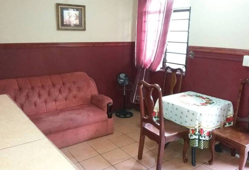 شقة غرفتين, Cabinas Madeleine