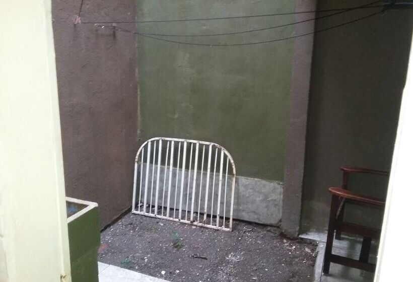 شقة غرفتين, Cabinas Madeleine