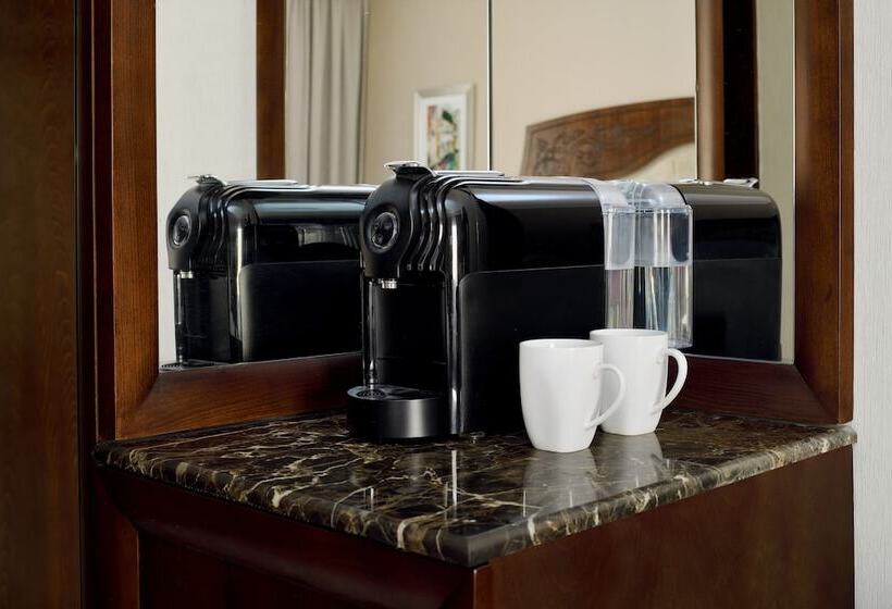 اتاق استاندارد با تخت دوبل, Crowne Plaza Riyadh Al Waha, An Ihg