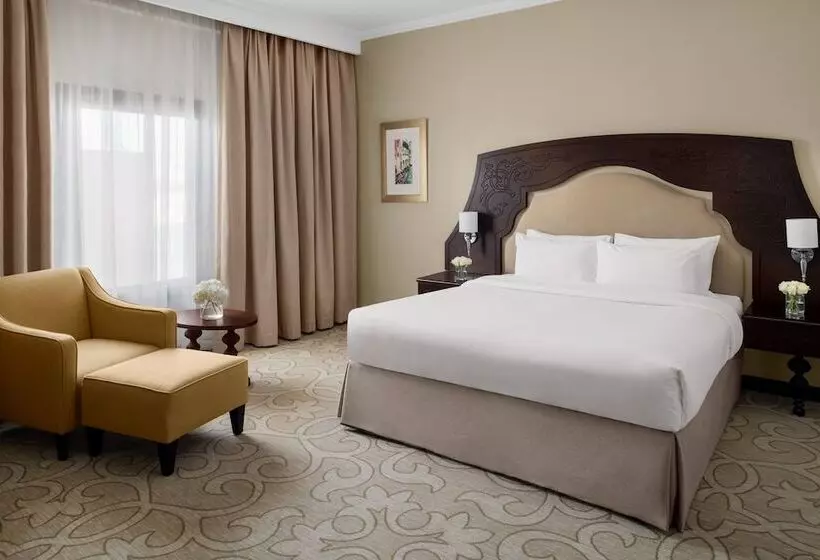 ダブルベッドスタンダードルーム, Crowne Plaza Riyadh Al Waha, An Ihg
