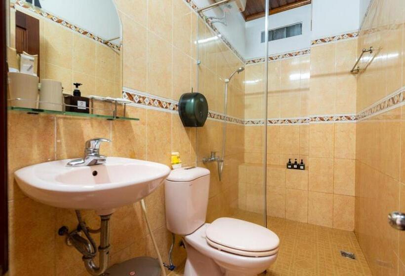 اتاق اکونومی, Hoa My Ii