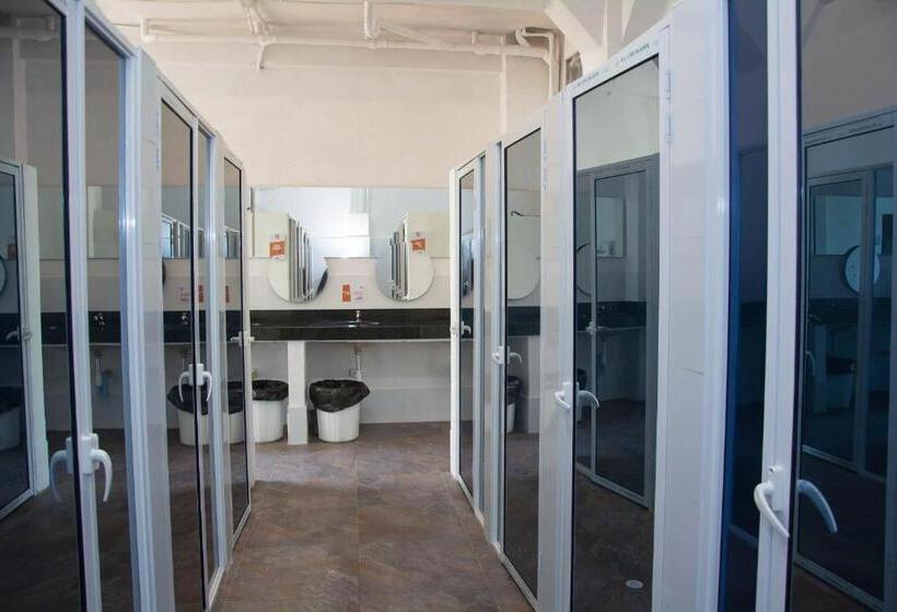 共用房间的床, Media Luna Hostel