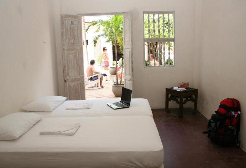 标准间, Media Luna Hostel