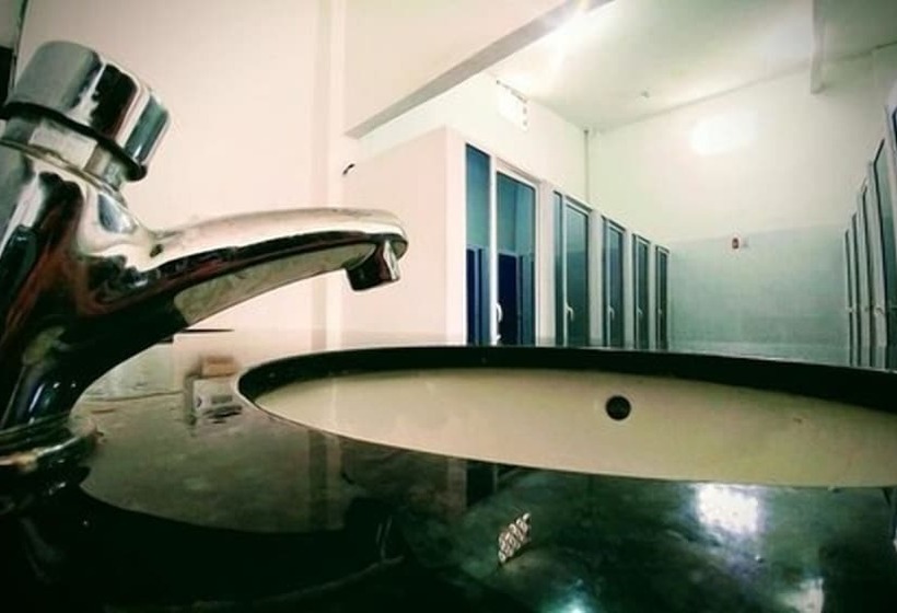 共用房间的床, Media Luna Hostel