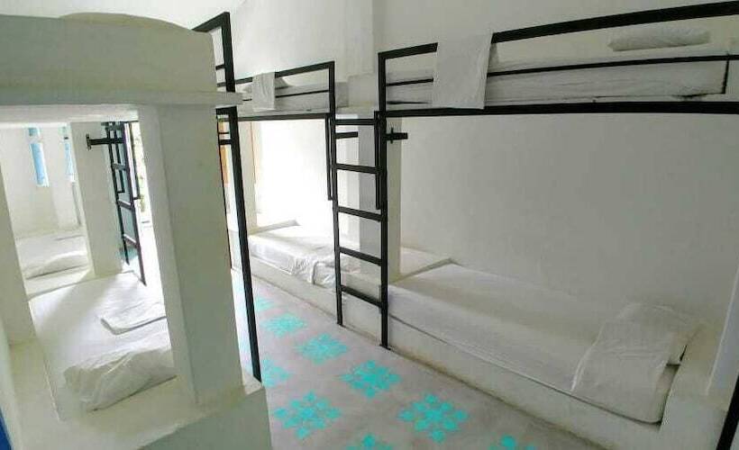 Кровать в Общей Комнате, Media Luna Hostel