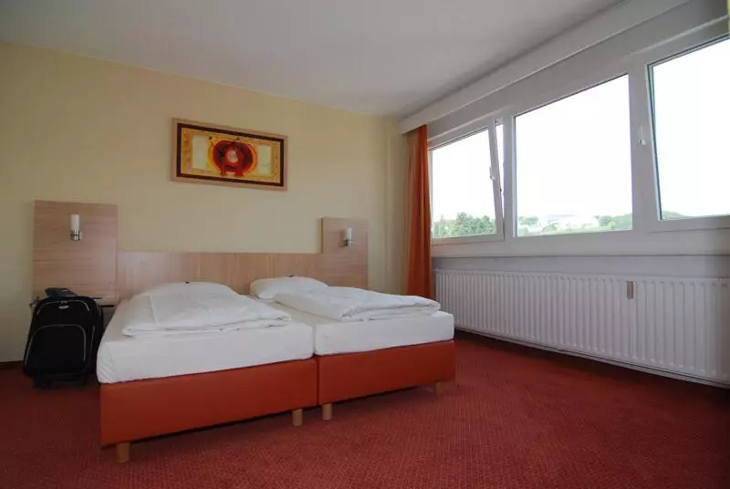 Comfort Yhden Hengen Huone, Opal