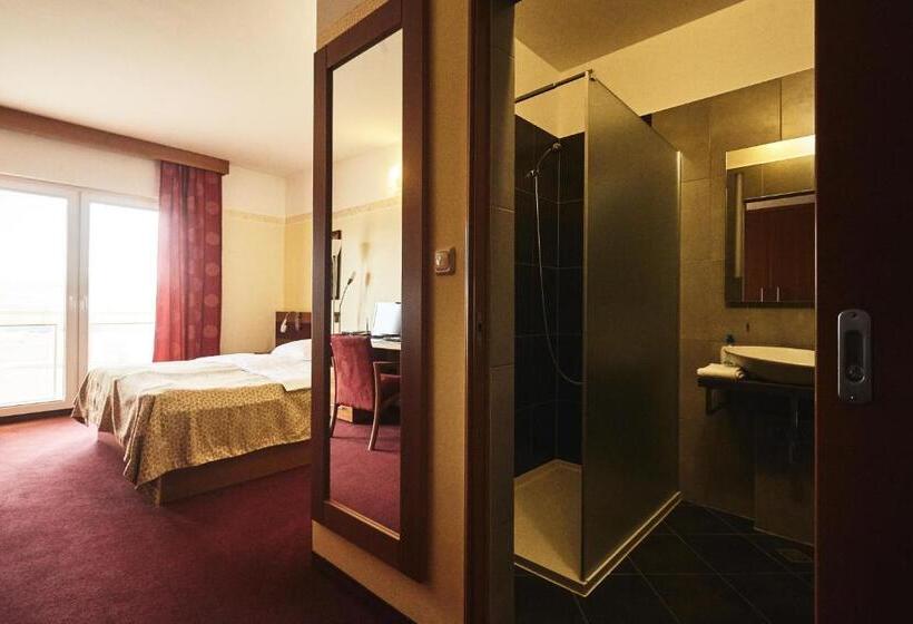 חדר קלאסי, Vila Emei