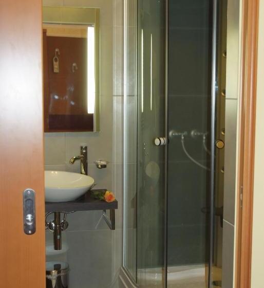 חדר קלאסי, Vila Emei