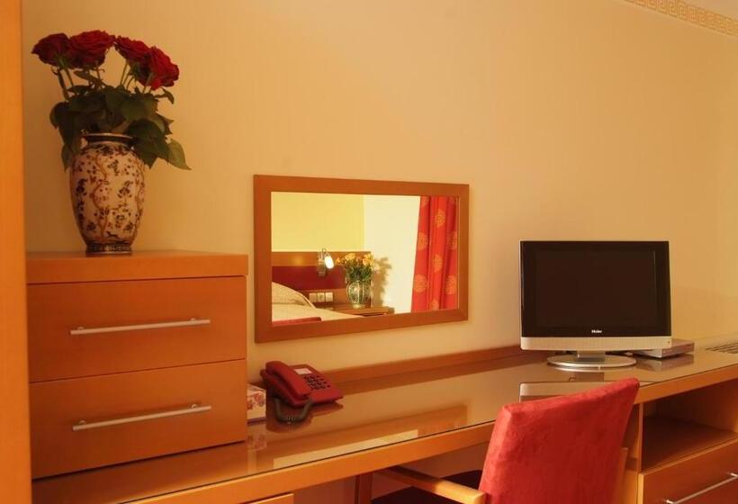 חדר קלאסי, Vila Emei