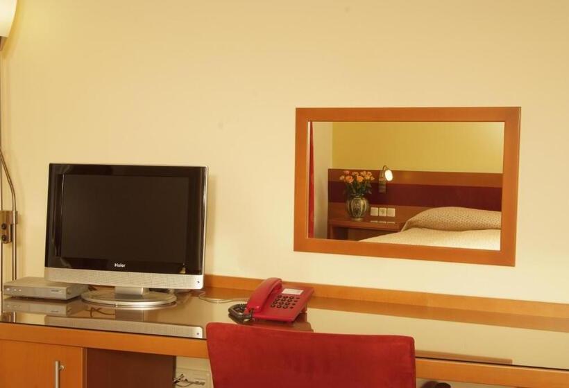 חדר בסיסי, Vila Emei