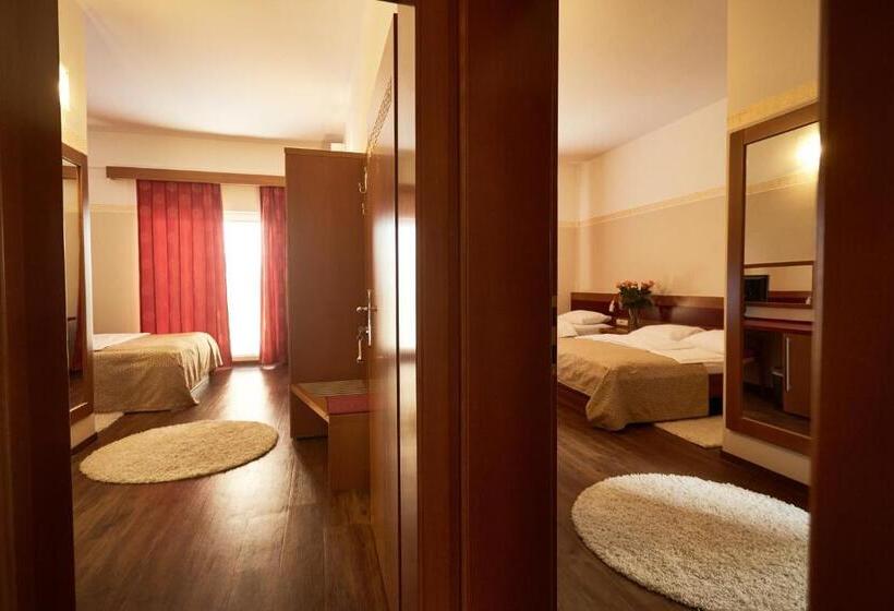 סוויטה משפחתית 2 חדרי שינה, Vila Emei