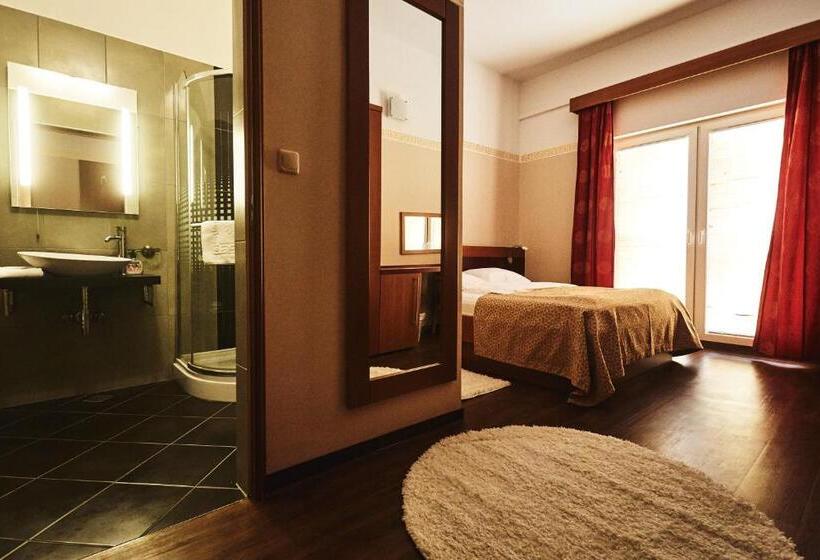 סוויטה משפחתית 2 חדרי שינה, Vila Emei