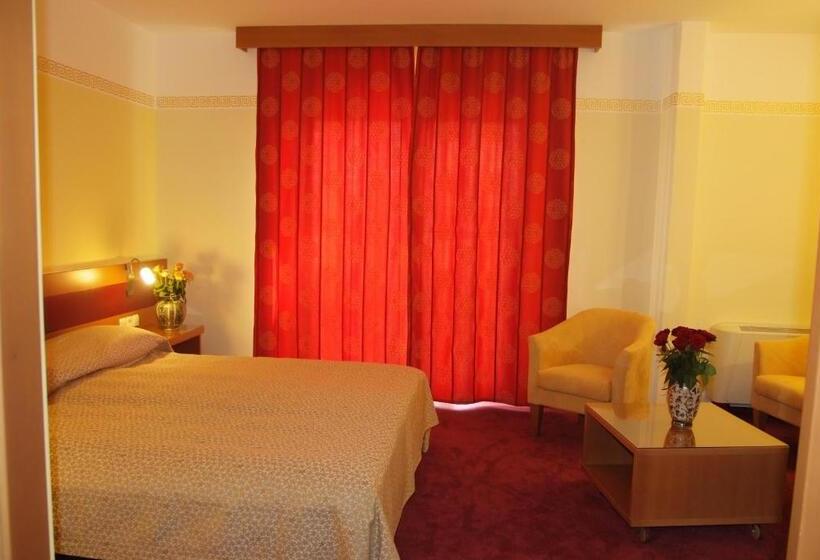 חדר משפחתי, Vila Emei