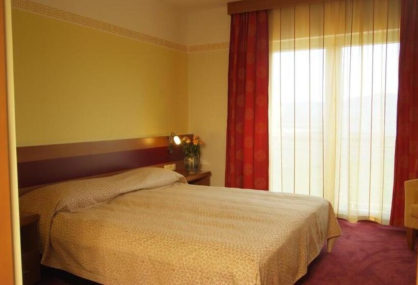 סוויטה משפחתית 2 חדרי שינה, Vila Emei