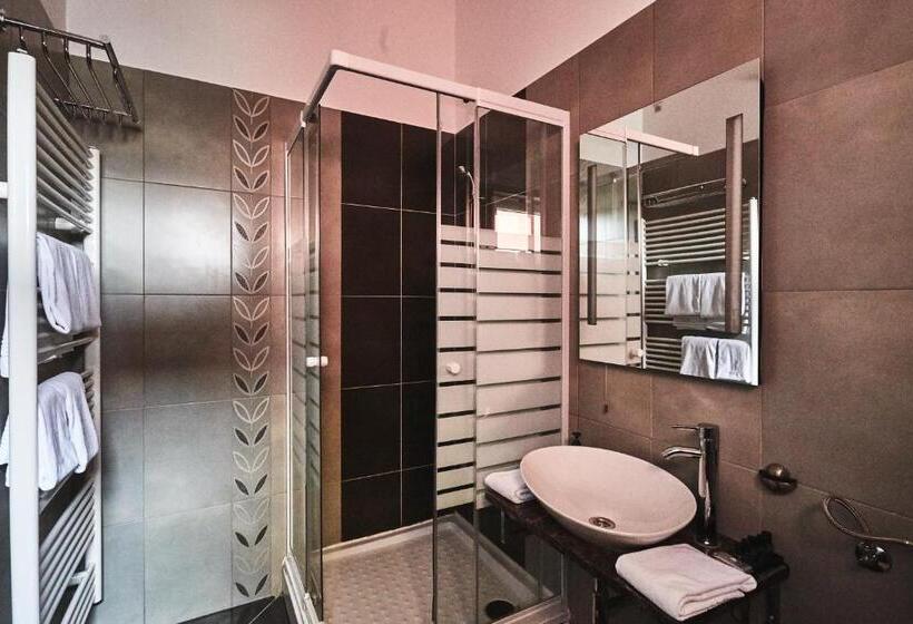 סוויטה משפחתית 2 חדרי שינה, Vila Emei