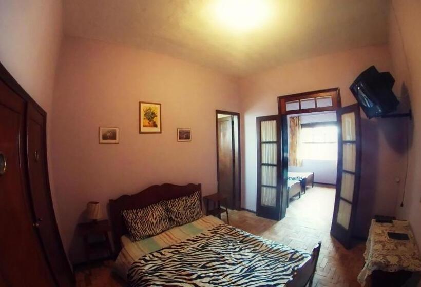 Familiekamer met Uitzicht op de Bergen, Philipp