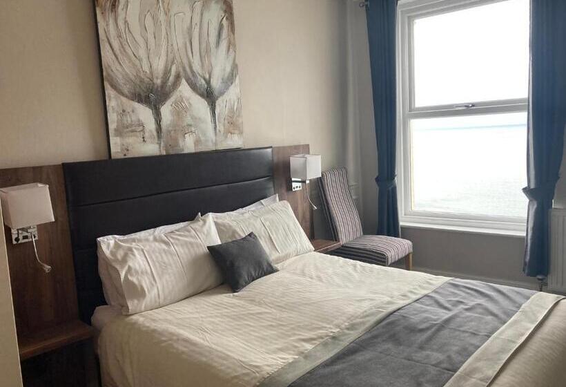 غرفة قياسية مطلّة علي البحر, The Selomar