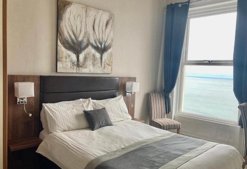 غرفة قياسية مطلّة علي البحر, The Selomar