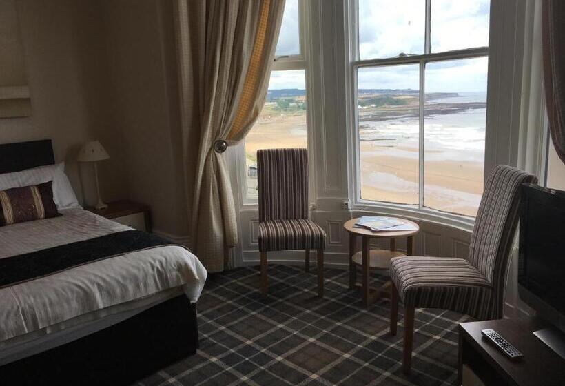 غرفة سوبيريور مطلّة علي البحر, The Selomar