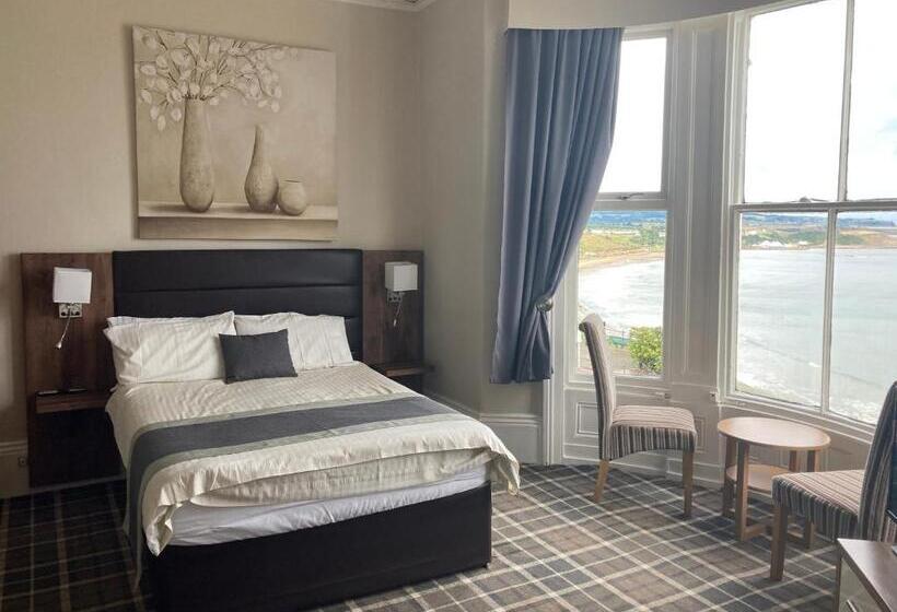 غرفة سوبيريور مطلّة علي البحر, The Selomar