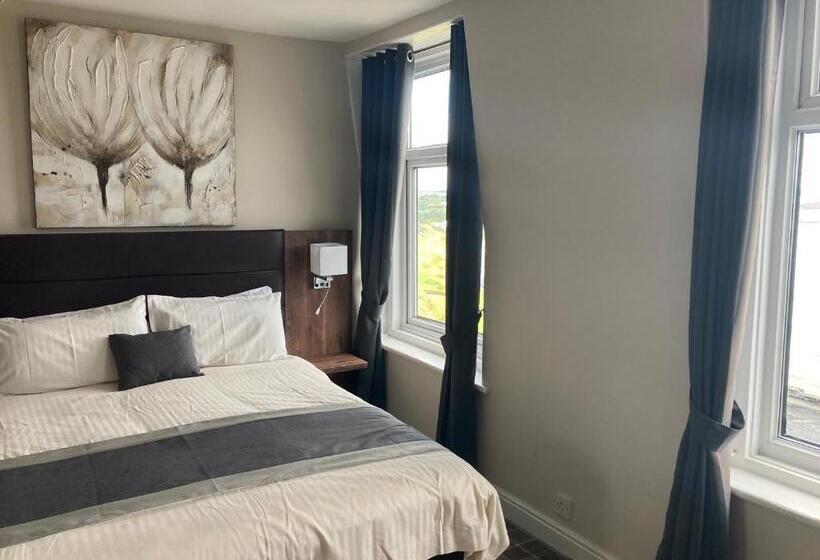 غرفة سوبيريور مطلّة علي البحر, The Selomar